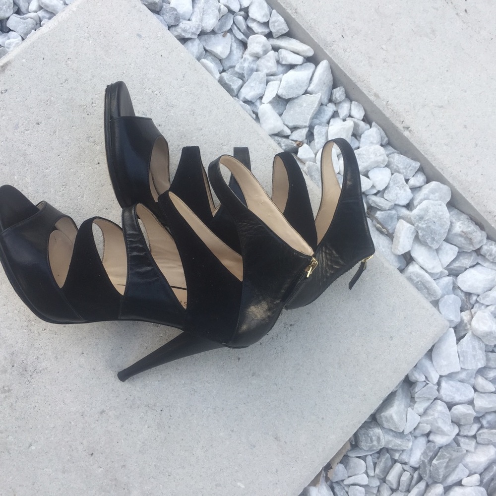 Nine West Strap Heel With Cut Out Detailing Black Size 10